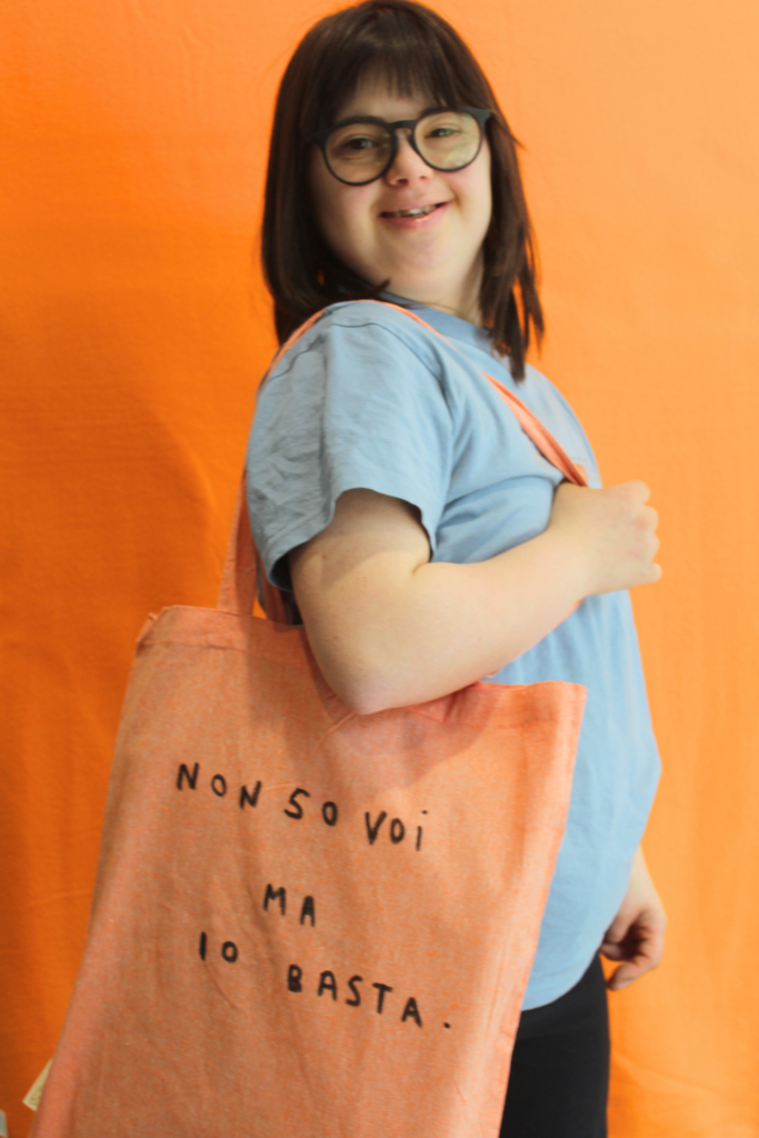 Borsa con frase " NON SO VOI MA IO BASTA" Chiara
