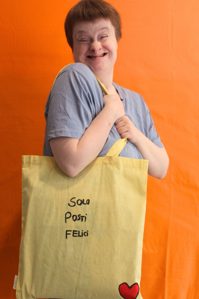 Borsa con frase "SOLO POSTI FELICI" Gloria