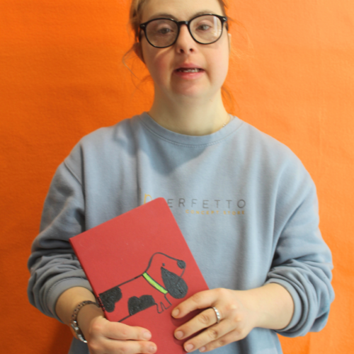 Taccuino Bassotto ecologico realizzato con gli scarti della frutta